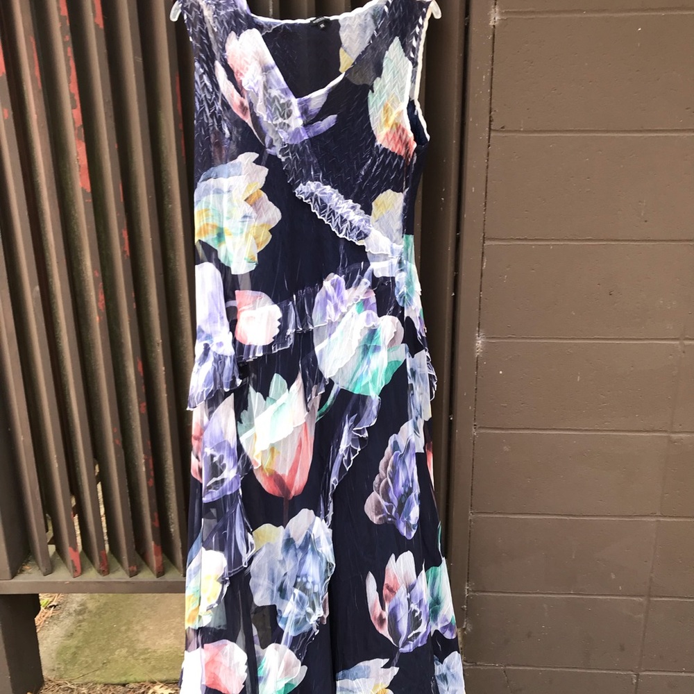 Dress - Picture 2 of 4